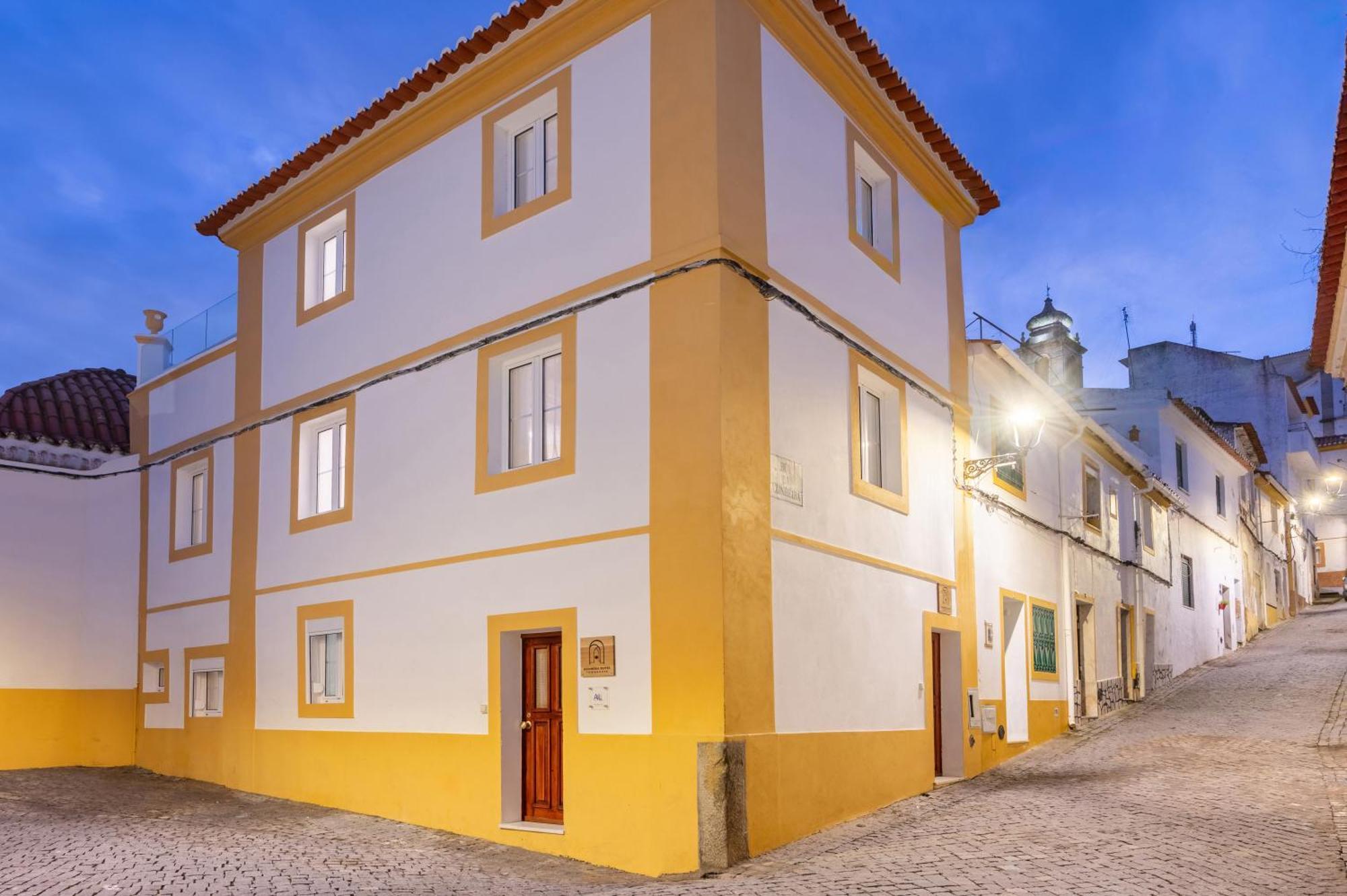Azinheira Suites Townhouse - Alojamento Turistico (Adults Only) 엘바스 외부 사진